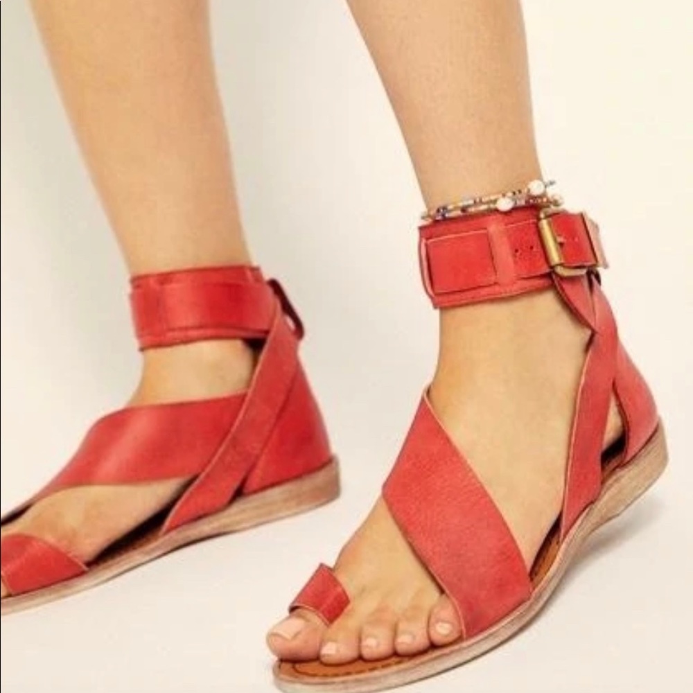 FP Vale Sandal - Picture 1 of 10